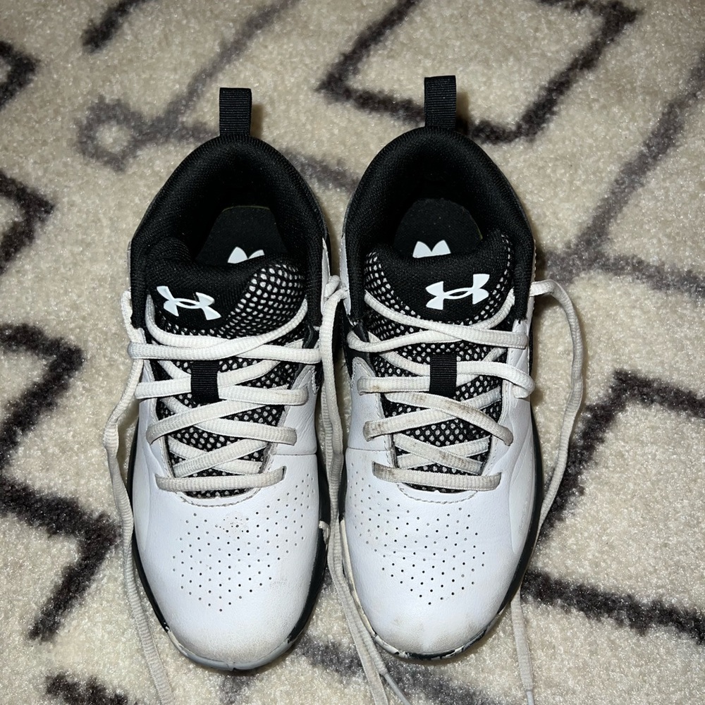 Under Armour little boys sneakers